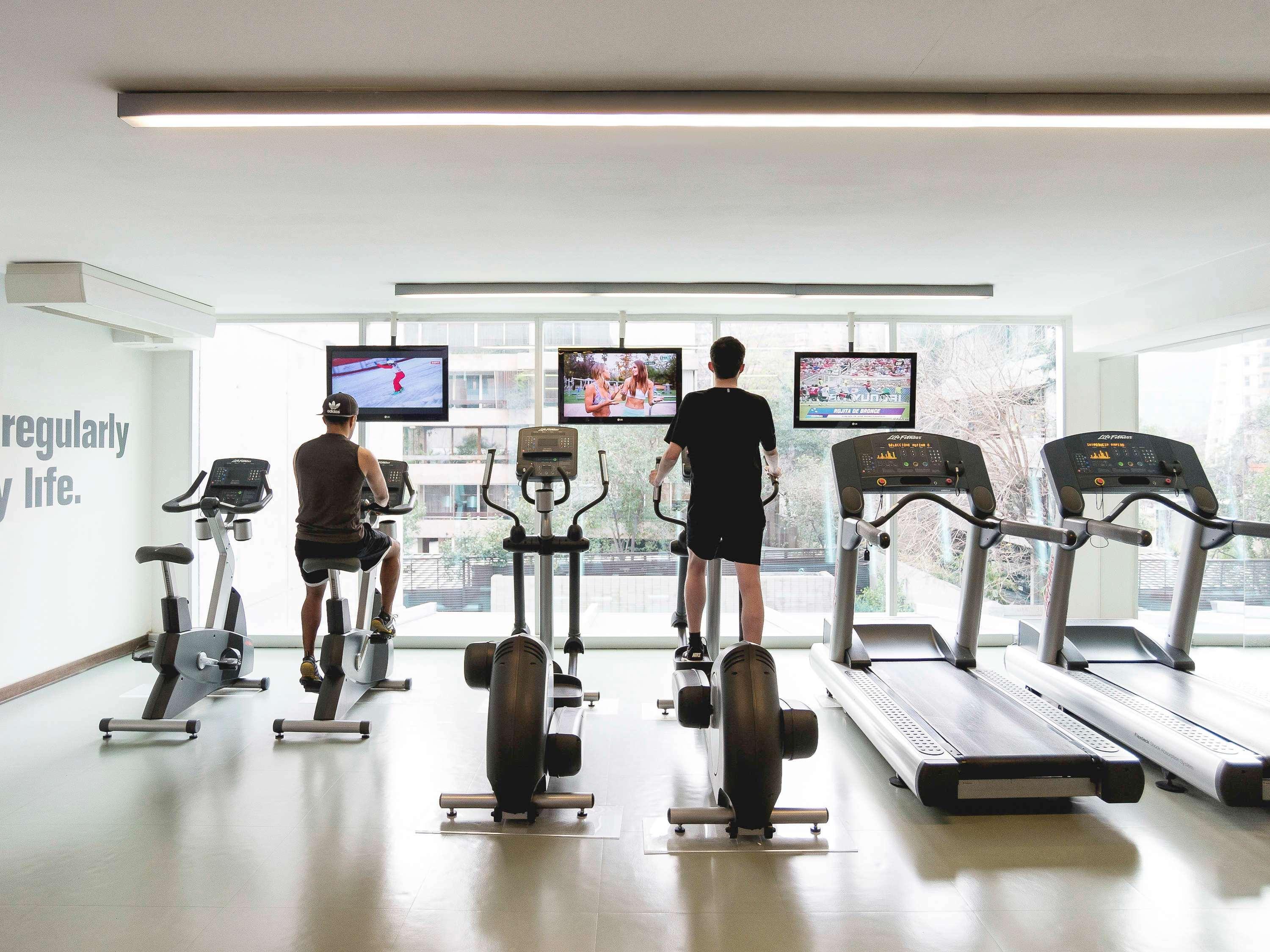Pullman Santiago Vitacura Extérieur photo The gym at the hotel