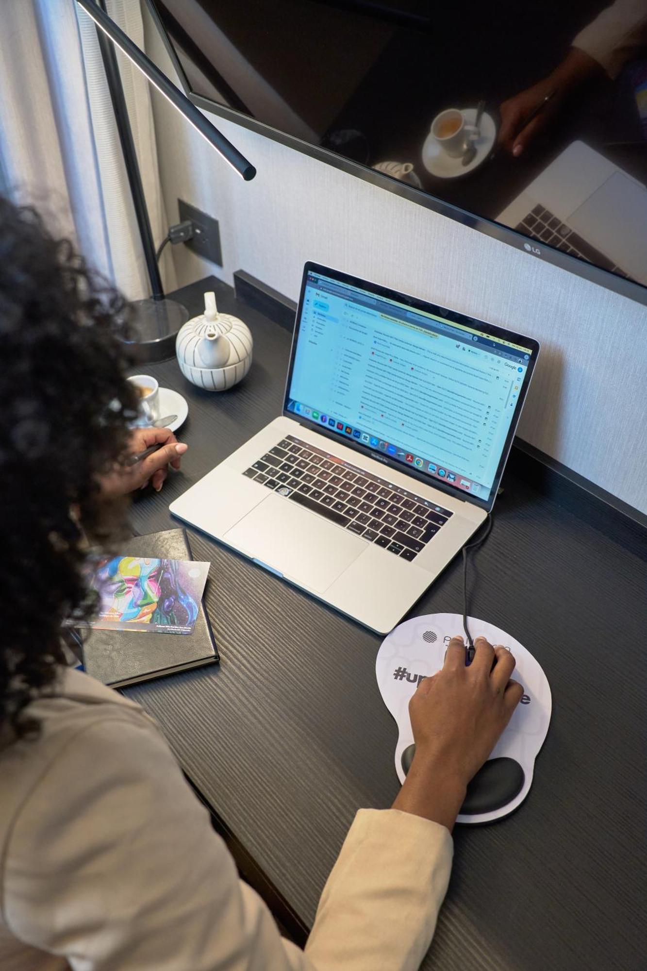 Pullman Santiago Vitacura Extérieur photo Surface Laptop 3